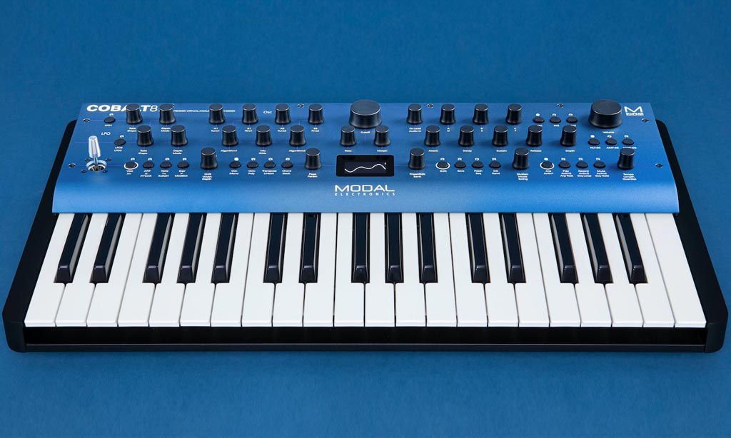 Modal présente le synthétiseur Colbat8